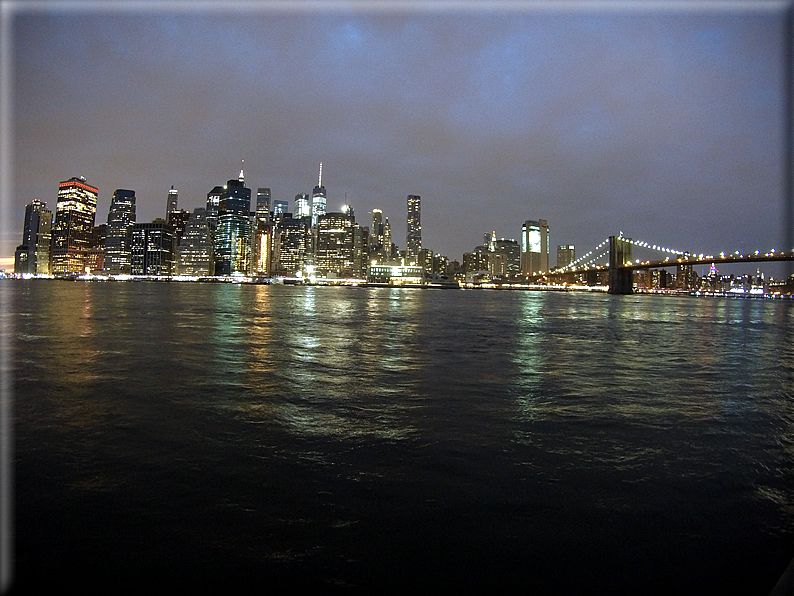 foto New York di notte